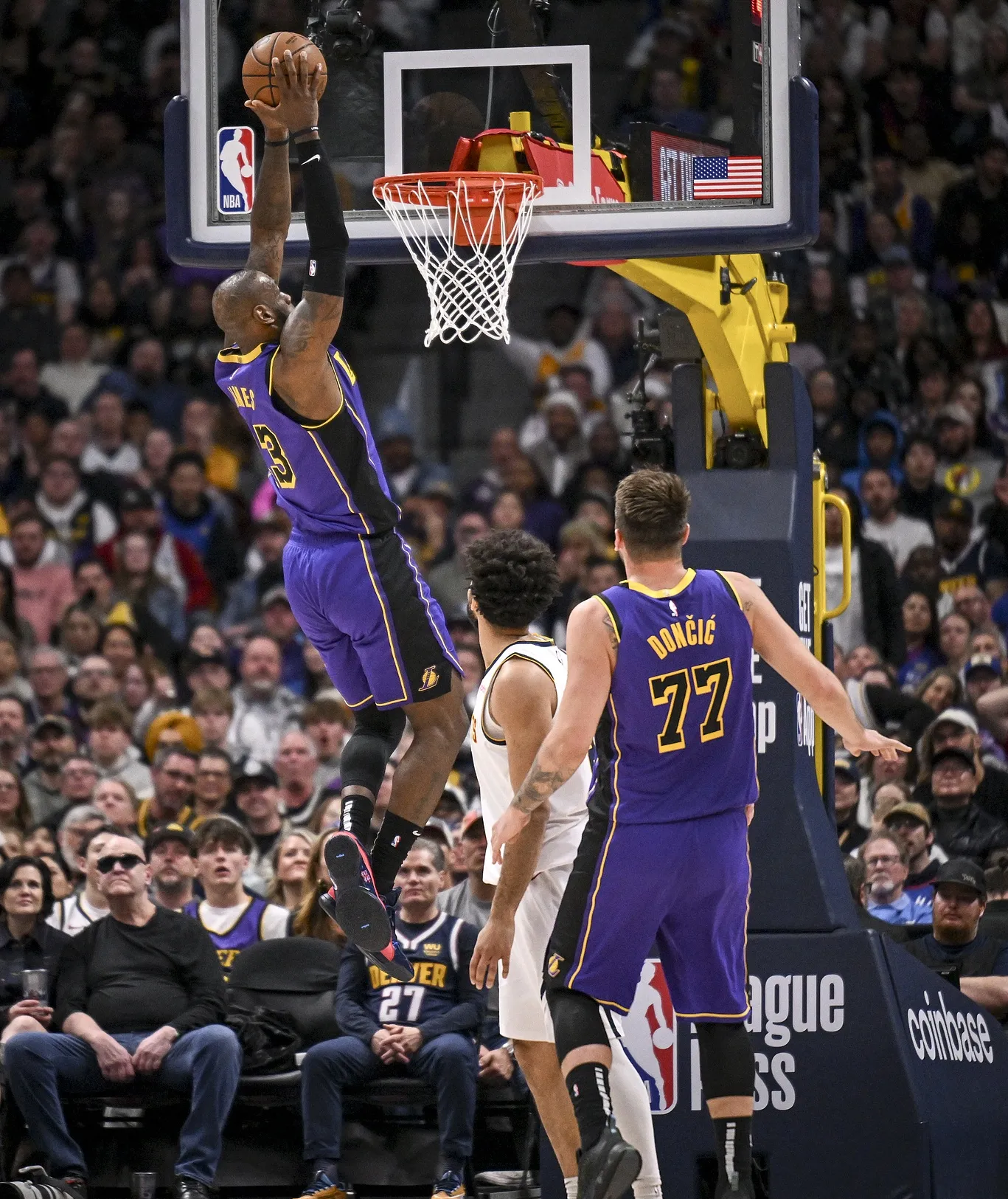 九游网页版游戏中心蒂姆在湖人比赛中重要助攻,最后时刻胜出引发热议!