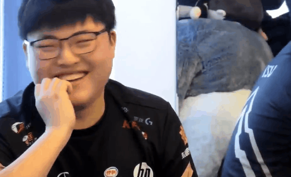 九游在线玩游戏Uzi连续五场比赛得分超过出色发挥,雄鹿不断突破!的简单介绍