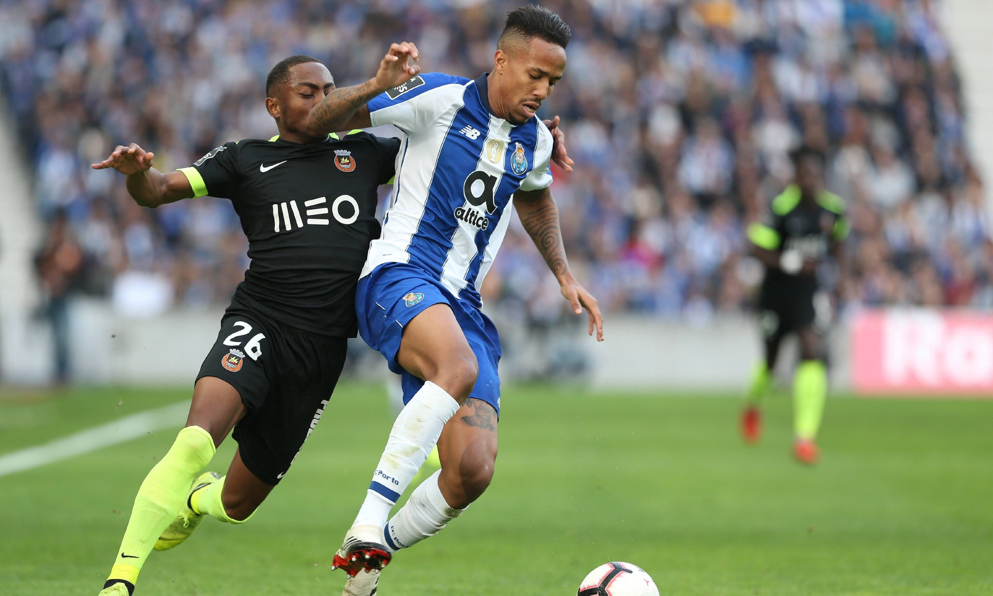 关于赛前波尔图调整名单以备社区盾，临场应变环节打磨，气氛紧张，轮换策略成焦点的信息