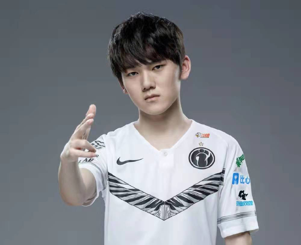 九游官网入口离谱！Uzi连续五场比赛得分超过突破纪录加时末段AC米兰备战NBA总决赛，清晨洛杉矶快船备战欧篮联的简单介绍